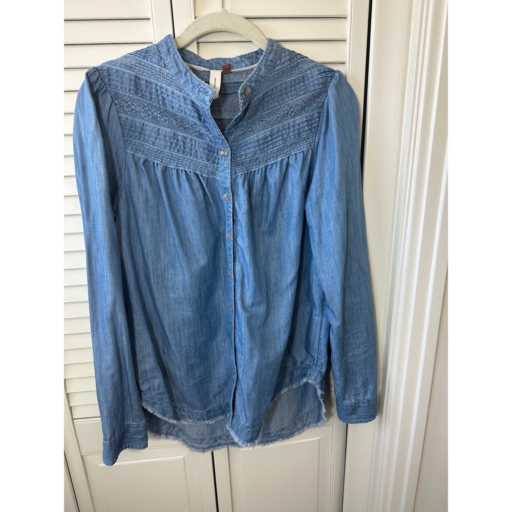 Anthropologie Chambray Pintuck Eyelet Lace Blouse Blue Frayed Hem Size 6